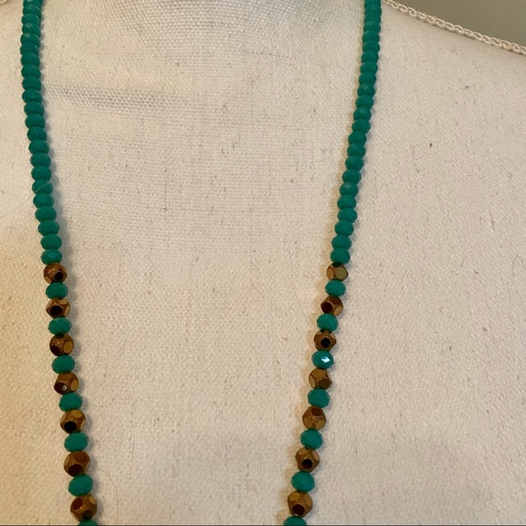 Beautiful turquoise color and gold bead necklace - Picture 6 of 8